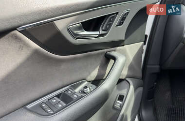 Внедорожник / Кроссовер Audi Q7 2016 в 