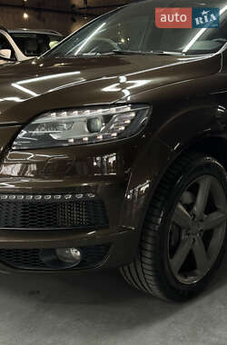 Внедорожник / Кроссовер Audi Q7 2015 в 