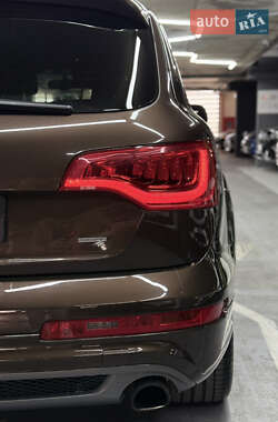 Внедорожник / Кроссовер Audi Q7 2015 в 