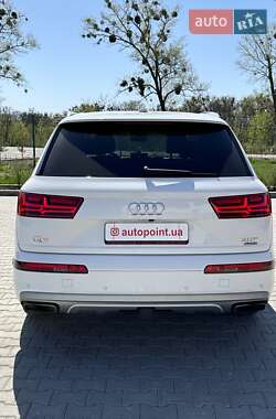 Позашляховик / Кросовер Audi Q7 2016 в 