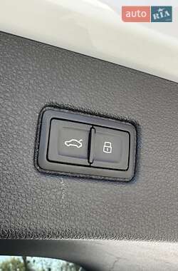 Позашляховик / Кросовер Audi Q7 2016 в 