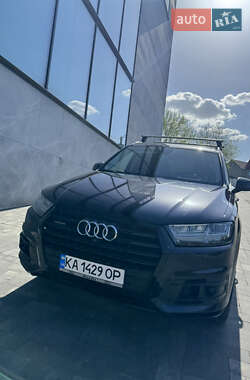 Позашляховик / Кросовер Audi Q7 2017 в 