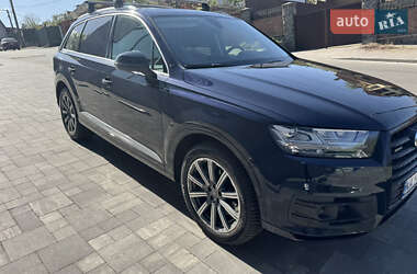 Позашляховик / Кросовер Audi Q7 2017 в 