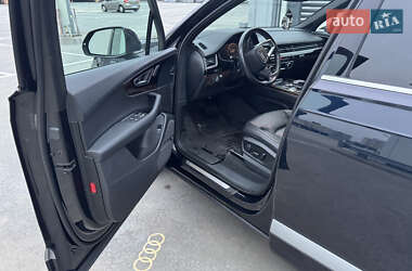 Внедорожник / Кроссовер Audi Q7 2017 в 