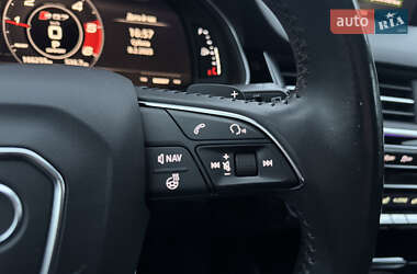 Внедорожник / Кроссовер Audi Q7 2017 в 