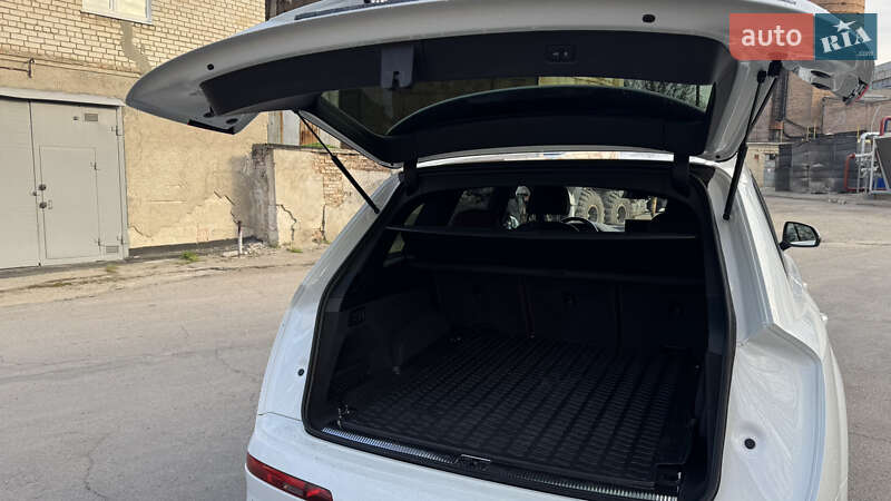 Позашляховик / Кросовер Audi Q7 2016 в Запоріжжі