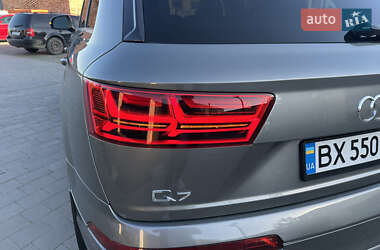 Позашляховик / Кросовер Audi Q7 2016 в 