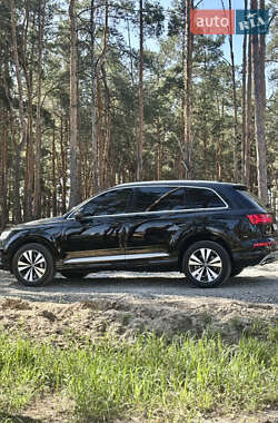Позашляховик / Кросовер Audi Q7 2016 в 