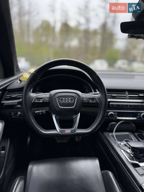 Внедорожник / Кроссовер Audi Q7 2017 в Буче