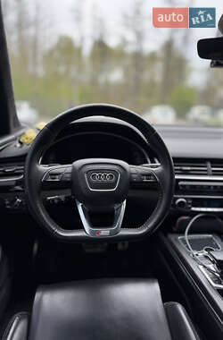Позашляховик / Кросовер Audi Q7 2017 в 