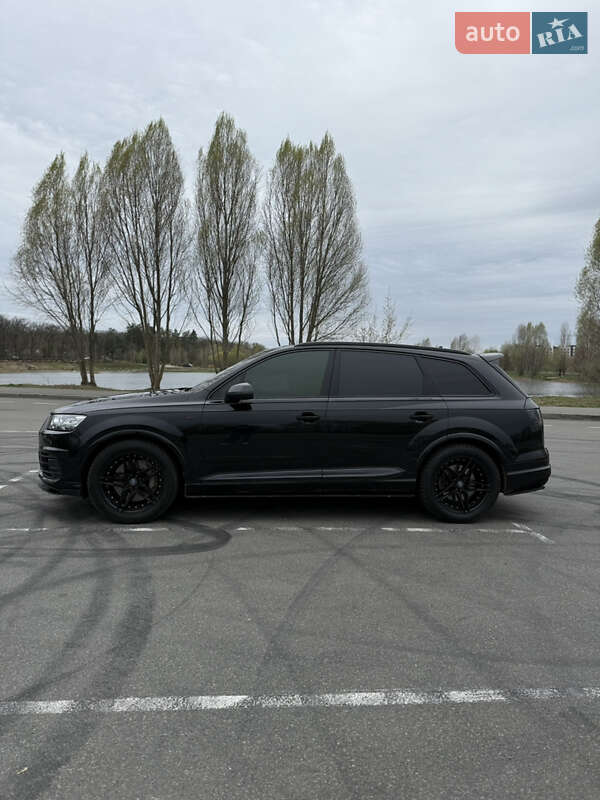 Внедорожник / Кроссовер Audi Q7 2017 в Буче