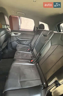 Внедорожник / Кроссовер Audi Q7 2015 в 