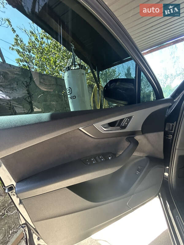 Внедорожник / Кроссовер Audi Q7 2015 в Виноградове