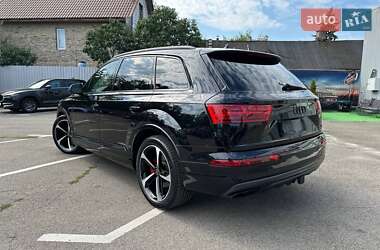 Позашляховик / Кросовер Audi Q7 2017 в 