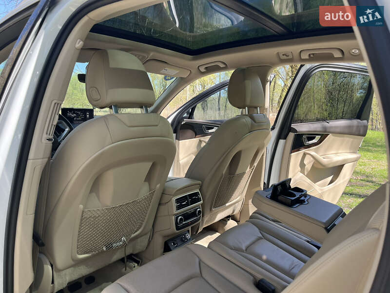Позашляховик / Кросовер Audi Q7 2016 в Києві фото 20 Позашляховик / Кросовер Audi Q7 2016 в Києві