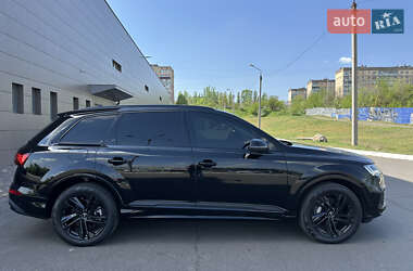 Внедорожник / Кроссовер Audi Q7 2020 в 