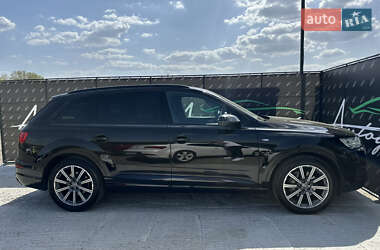 Внедорожник / Кроссовер Audi Q7 2016 в 