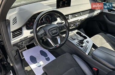 Внедорожник / Кроссовер Audi Q7 2016 в 