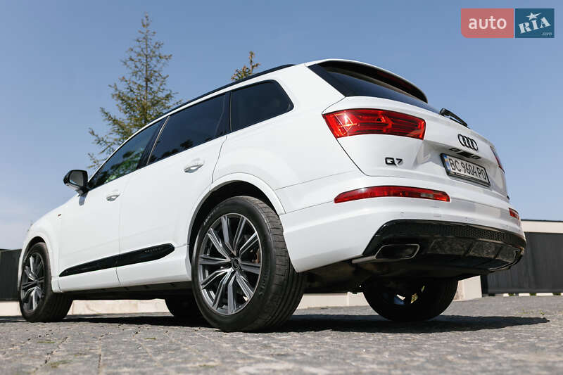 Позашляховик / Кросовер Audi Q7 2017 в Львові