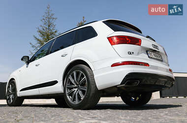 Внедорожник / Кроссовер Audi Q7 2017 в 