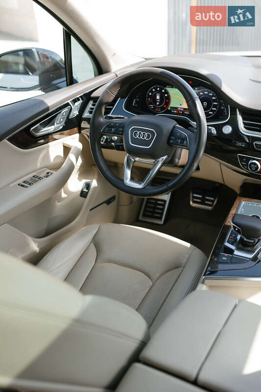 Позашляховик / Кросовер Audi Q7 2017 в Львові