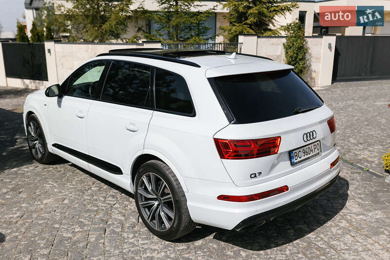 Позашляховик / Кросовер Audi Q7 2017 в Львові