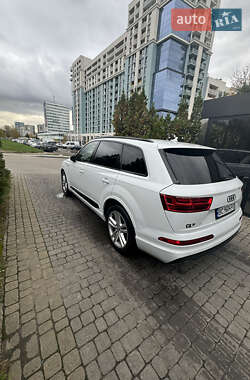 Внедорожник / Кроссовер Audi Q7 2017 в 