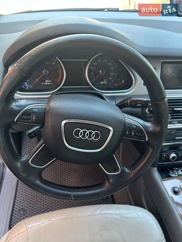 Позашляховик / Кросовер Audi Q7 2011 в Острозі
