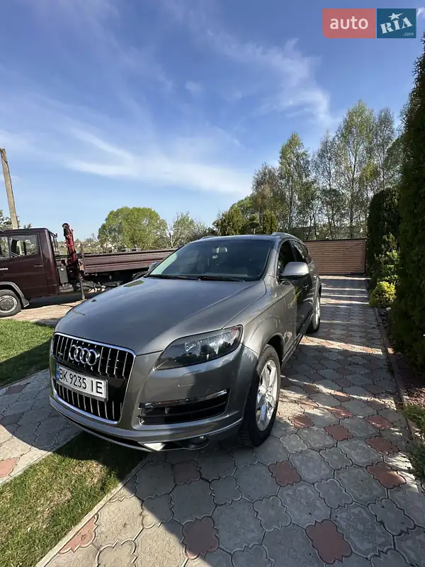 Внедорожник / Кроссовер Audi Q7 2011 в 