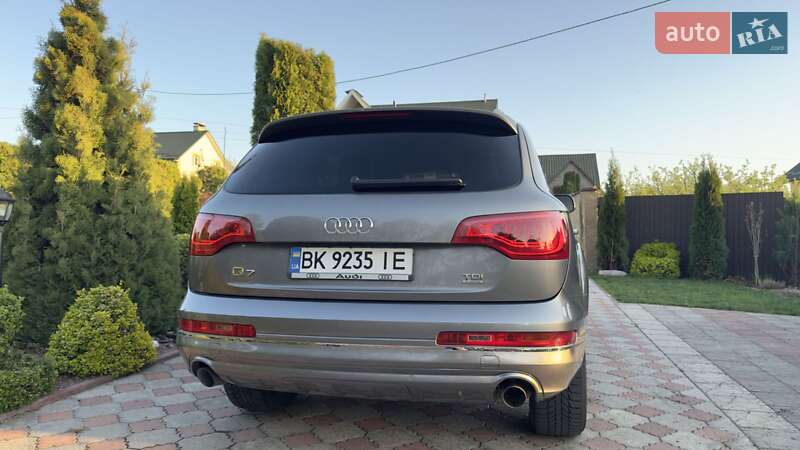 Позашляховик / Кросовер Audi Q7 2011 в Острозі