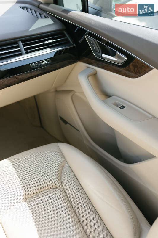 Позашляховик / Кросовер Audi Q7 2017 в Львові