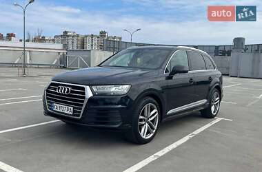 Внедорожник / Кроссовер Audi Q7 2015 в 