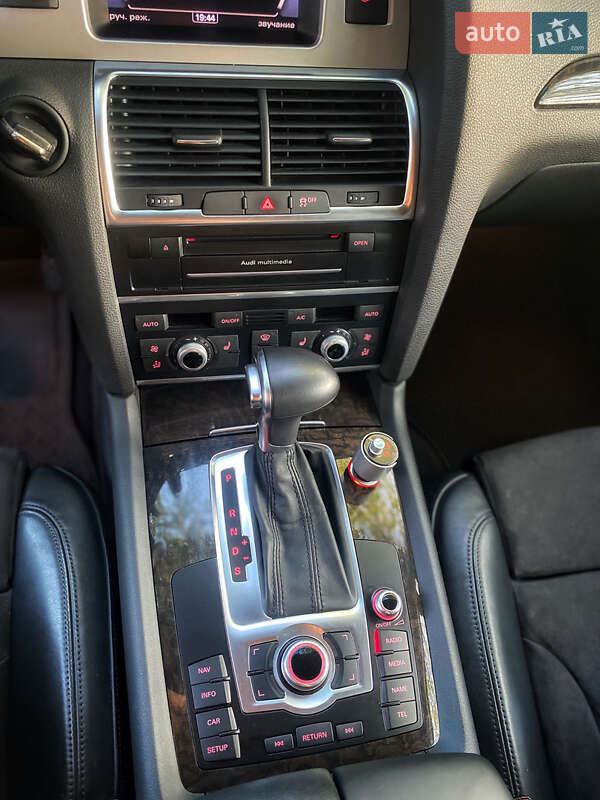 Внедорожник / Кроссовер Audi Q7 2013 в Киеве