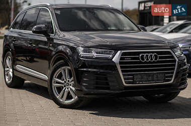 Позашляховик / Кросовер Audi Q7 2015 в 