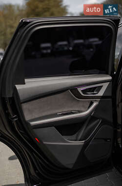 Позашляховик / Кросовер Audi Q7 2015 в 