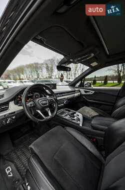 Позашляховик / Кросовер Audi Q7 2015 в 