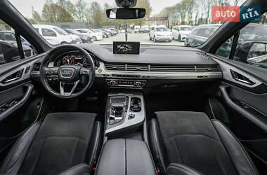 Позашляховик / Кросовер Audi Q7 2015 в 