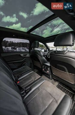 Позашляховик / Кросовер Audi Q7 2015 в 