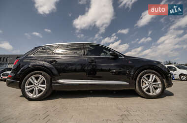 Позашляховик / Кросовер Audi Q7 2015 в 