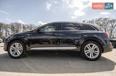 Позашляховик / Кросовер Audi Q7 2015 в 