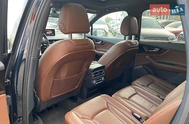 Внедорожник / Кроссовер Audi Q7 2016 в 