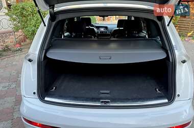 Позашляховик / Кросовер Audi Q7 2012 в 