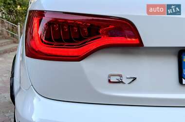 Позашляховик / Кросовер Audi Q7 2012 в 