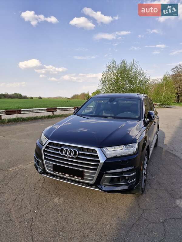 Внедорожник / Кроссовер Audi Q7 2016 в 