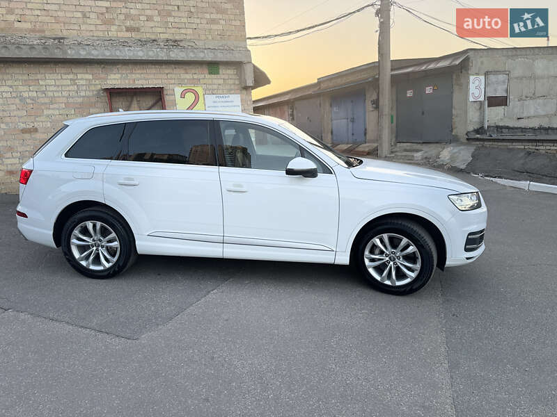 Внедорожник / Кроссовер Audi Q7 2019 в Киеве