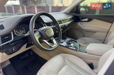 Внедорожник / Кроссовер Audi Q7 2017 в 