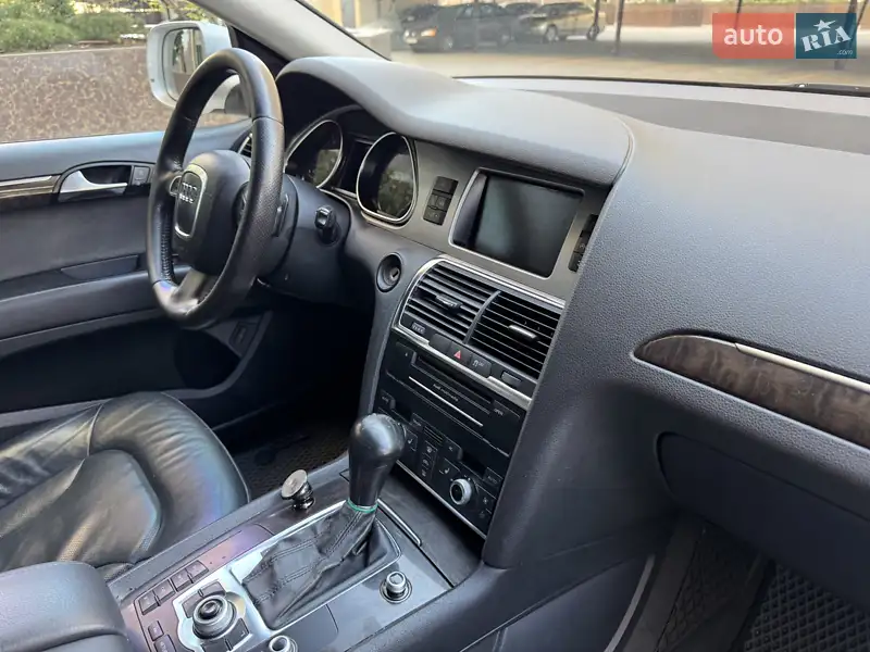 Внедорожник / Кроссовер Audi Q7 2010 в 