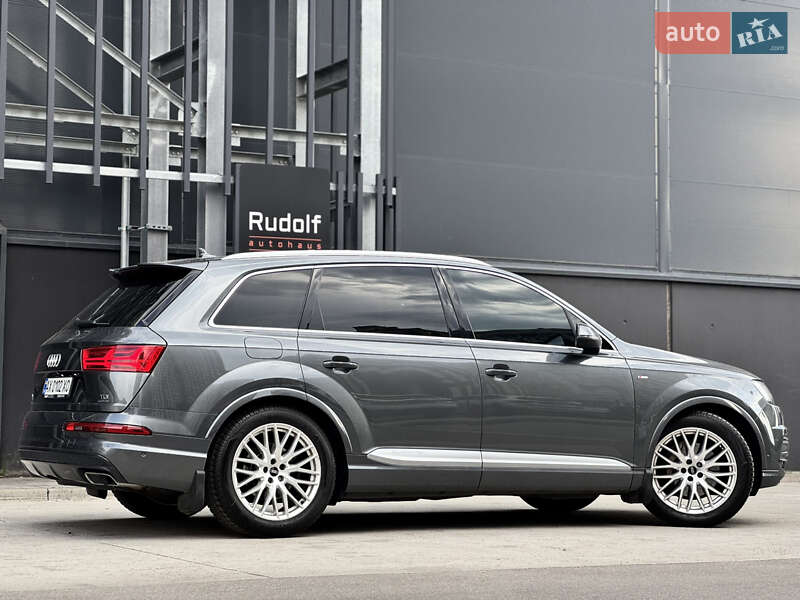 Позашляховик / Кросовер Audi Q7 2015 в Києві