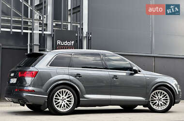 Внедорожник / Кроссовер Audi Q7 2015 в 