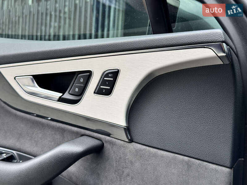 Позашляховик / Кросовер Audi Q7 2015 в Києві